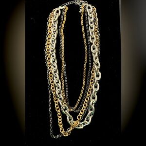 Multi tone layered necklace. This is a statement piece and so pretty 😍